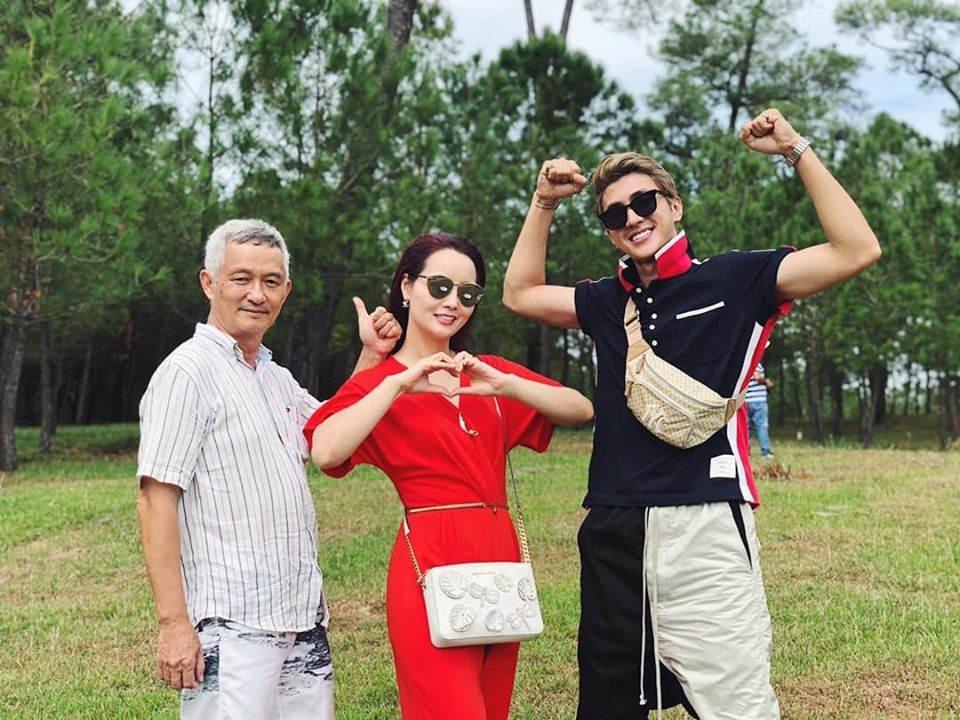facebook sao viet hom nay 228 sao ve nha di con dong loat khoe nhan bang khen cua bo truong