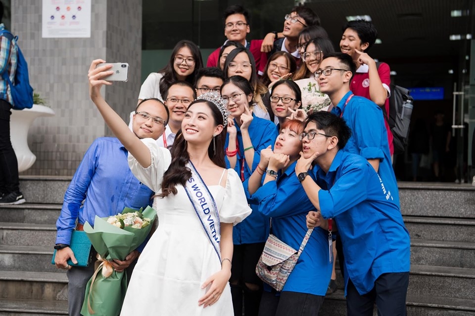 facebook sao viet hom nay 258 lan khue phu nhan viec photoshop vong 2 de song ao