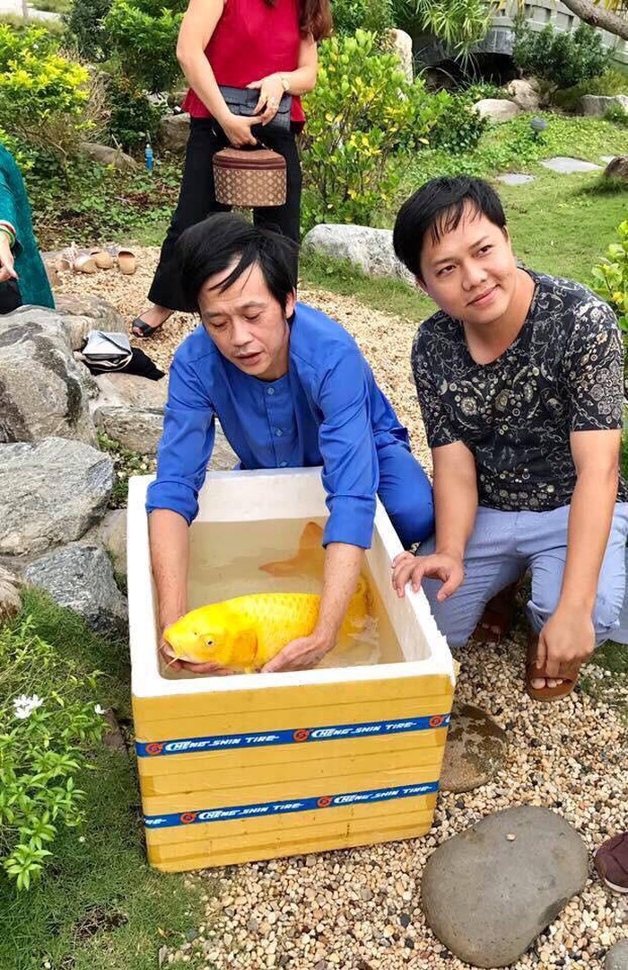 vang bong tai gameshow danh hai hoai linh huong thu cuoc song gian di