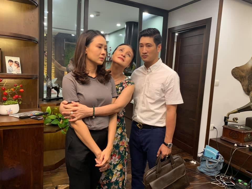 hoa hong tren nguc trai vuot mat khai thai tro thanh nguoi chong dang ghet nhat man anh
