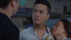 hoa hong tren nguc trai khue dam vuot rao voi bao khien khan gia thich thu