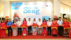 le khai giang huong ve bien dao an tuong va xuc dong