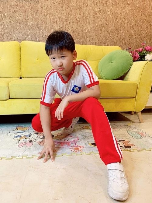 sao viet dua con den truong khai giang don nam hoc moi