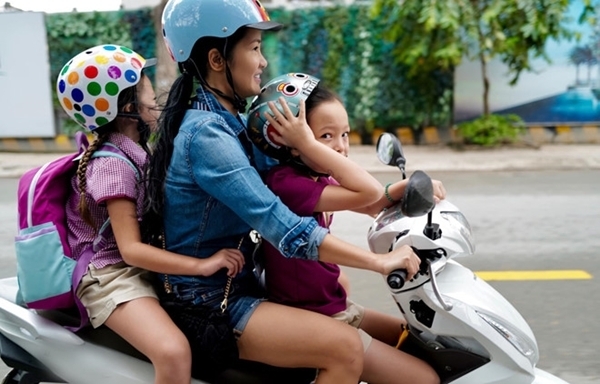 sao viet dua con den truong khai giang don nam hoc moi
