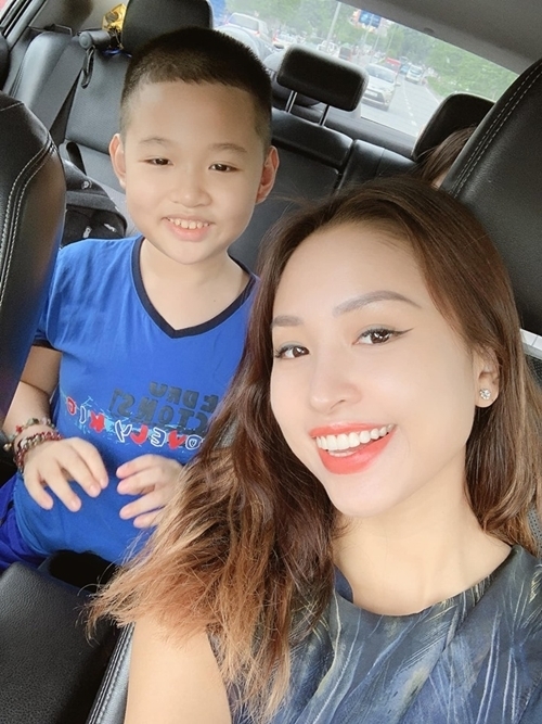 sao viet dua con den truong khai giang don nam hoc moi