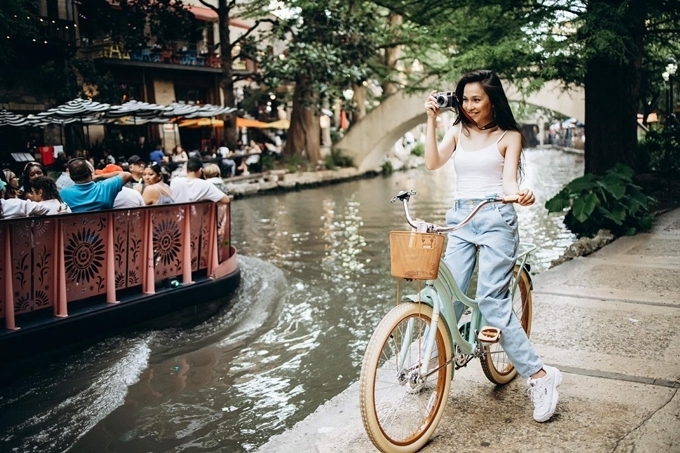 roi showbiz viet hien thuc tan huong cuoc song doc than ben my