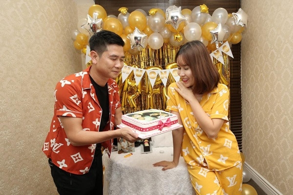 moi tinh gan bo 14 nam cua ho hoai anh luu huong giang