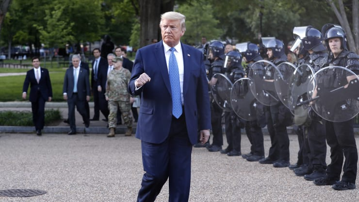 trump tu cam on ban than vi ca ch u ng pho ba o loa n