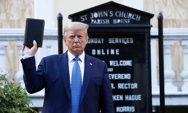 Tổng thống Trump tự cảm ơn bản thân vì cách ứng phó bạo loạn