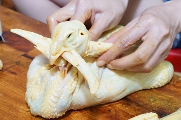 Cách luộc gà cúng giao thừa năm Canh Tý 2020 ngon đẹp, không bị nứt cach luoc ga cung giao thua nam canh ty 2020 ngon dep khong bi nut