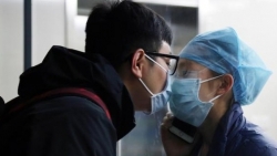 video hang loat xe bon phun thuoc trang xoa o thanh pho cua trung quoc doi pho virus corona