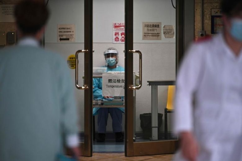 an lau chung gia dinh 9 nguoi o hong kong cung nhiem virus corona