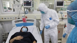 nu benh nhan anh 70 tuoi va benh nhan thu 17 am tinh covid 19 lan 3