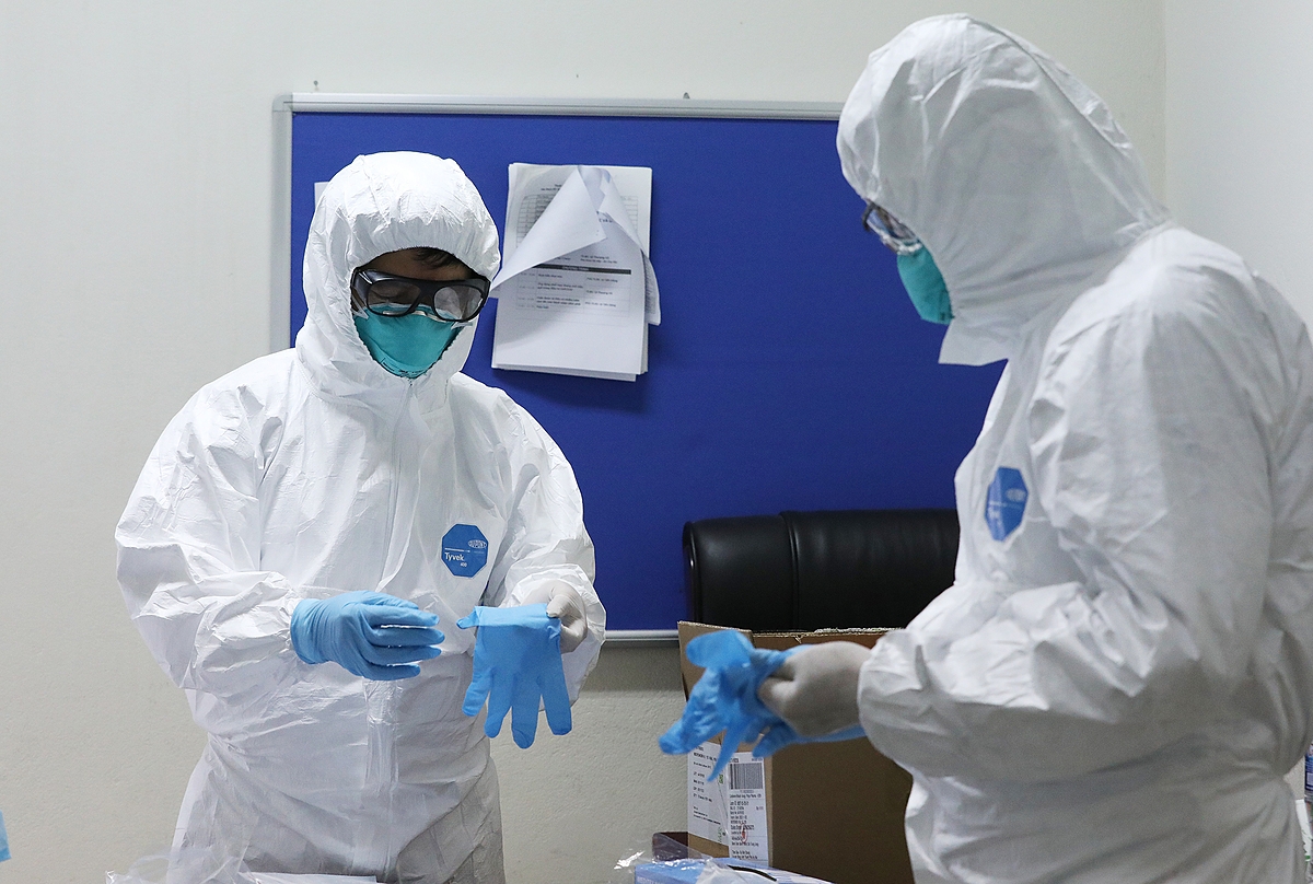 y bac si truc tiep kham dieu tri covid 19 duoc nang muc phu cap len 300000 dongngay