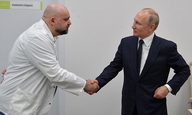 bac si nhiem covid 19 tung tiep xuc gan voi tt putin