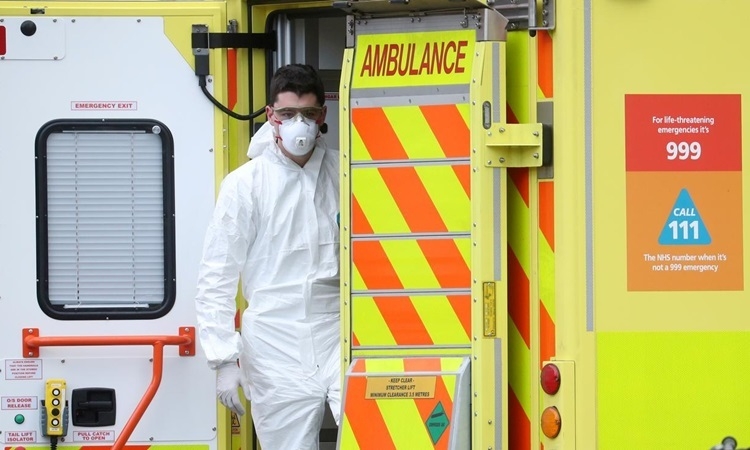 tin tuc the gioi moi nhat hom nay 14 be trai nguoi anh khoe manh qua doi vi covid 19