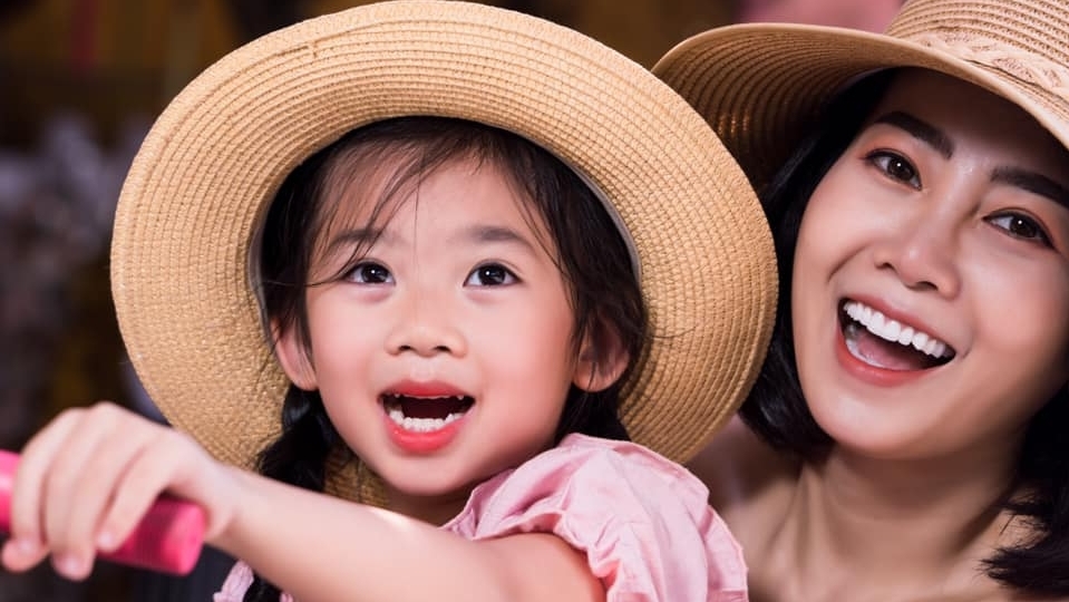 Bất ngờ danh tính người xin học bổng 100% của trường quốc tế cho con gái Mai Phương
