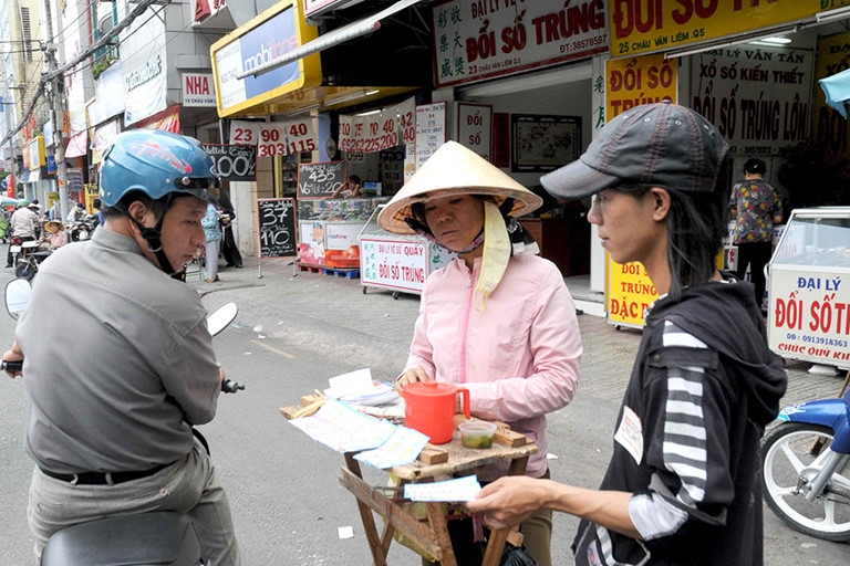 tphcm de xuat chi 6 ty ho tro gan 8000 nguoi ban ve so trong thoi gian cach ly xa hoi