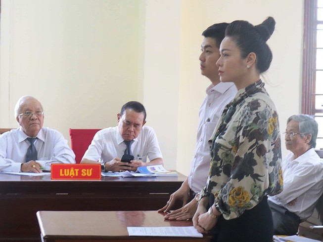 khang nghi vu ca si nhat kim anh kien nuoi con