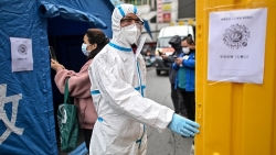 trung quoc so ca nhiem covid 19 khong trieu chung tang len 1033