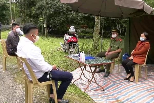 Thanh Hóa: Trốn cách ly tại nhà, 4 thanh niên thuê ô tô đi dự tiệc sinh nhật thanh hoa tron cach ly tai nha 4 thanh nien thue o to di du tiec sinh nhat