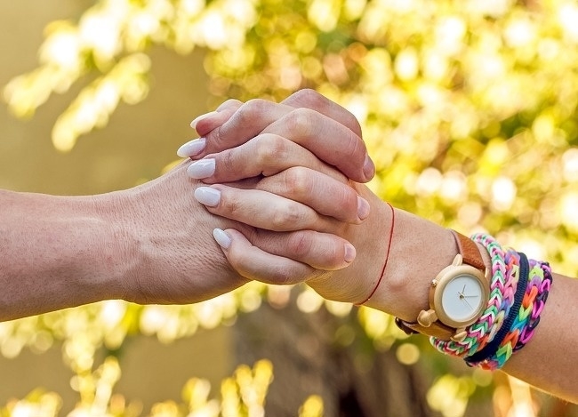 cach nam tay tiet lo dieu thu vi ve tinh yeu va su chung thuy