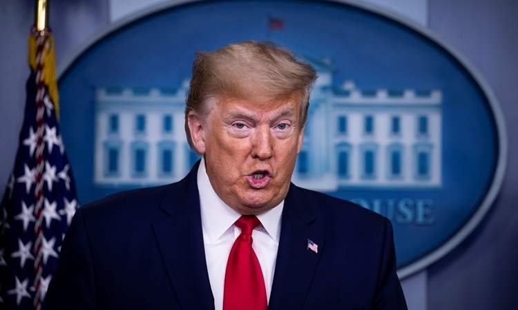 my them gan 2000 ca tu vong trump canh bao trung quoc ganh hau qua vi covid 19