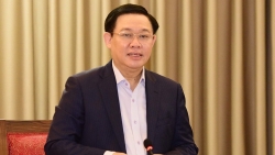 nguoi ha noi tim cho an pho trong ngay dau tien noi long gian cach xa hoi