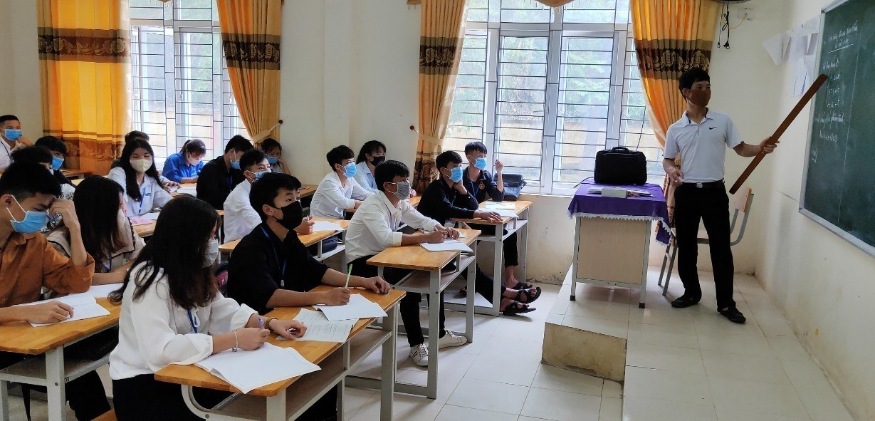 hoc sinh 4 tinh thanh pho di hoc tro lai ngay 234