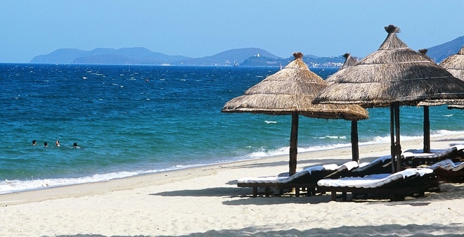 khanh hoa cho phep nguoi dan khach noi dia tam bien tro lai tu 45