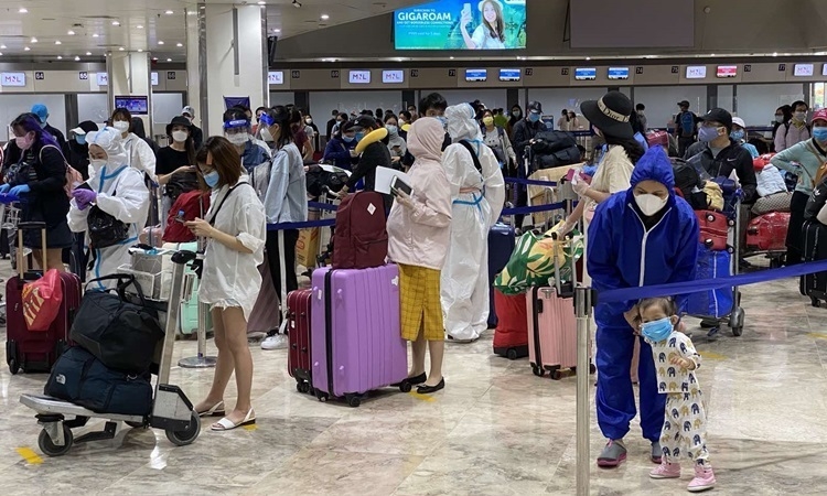 dua gan 200 cong dan viet nam tu philippines ve nuoc