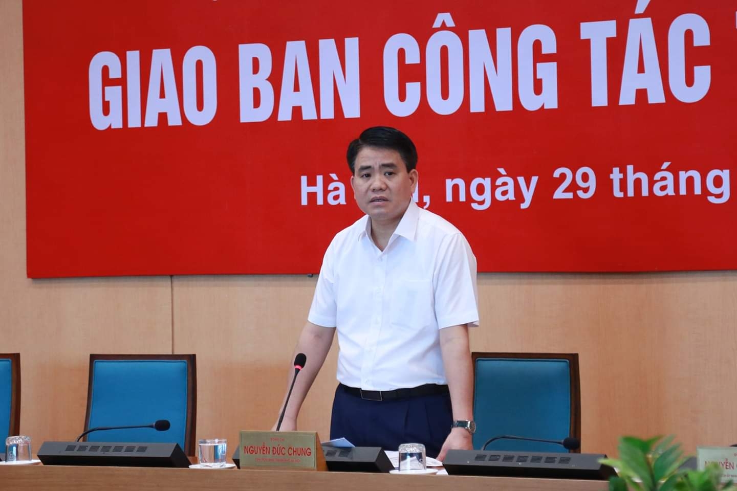 chu tich ha noi yeu cau ra soat cat tia cay xanh trong truong hoc