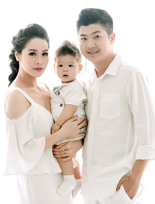 nhat kim anh lai len tieng to gia dinh chong cu duoi ve khi den tham con