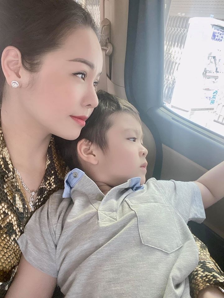 nhat kim anh lai len tieng to gia dinh chong cu duoi ve khi den tham con