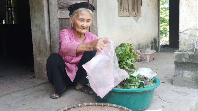 khong muon dua dam cu ong 75 tuoi viet don xin thoat ngheo