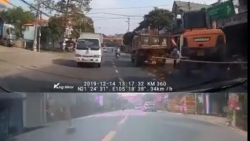 loay hoay rut sung ra khoi quan ten cuop tu ban chinh minh