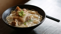 me viet tai han om con moi sinh 2 tuan tuoi nhay lau tu tu