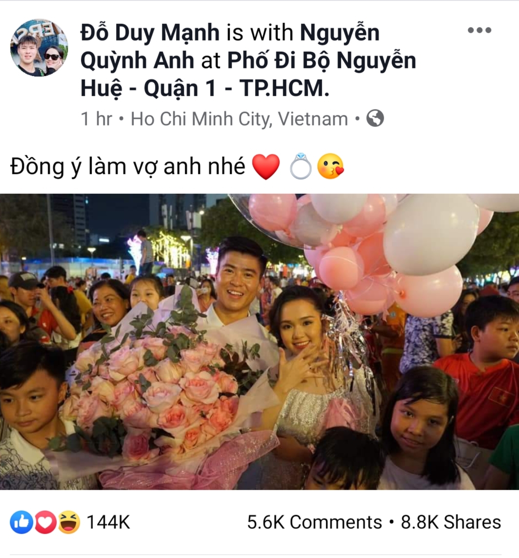 cau thu duy manh cau hon ban gai hotgirl tai pho di bo nguyen hue