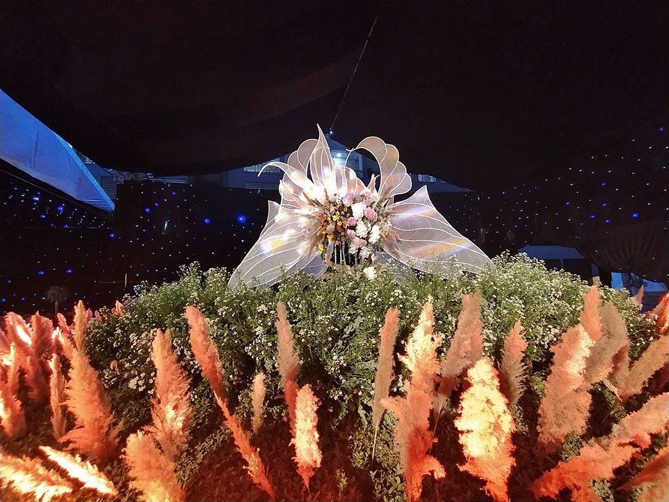 dam cuoi xa hoa nhat dat mo tien trang tri het 25 ty dong hon 30 trieu mot mam co