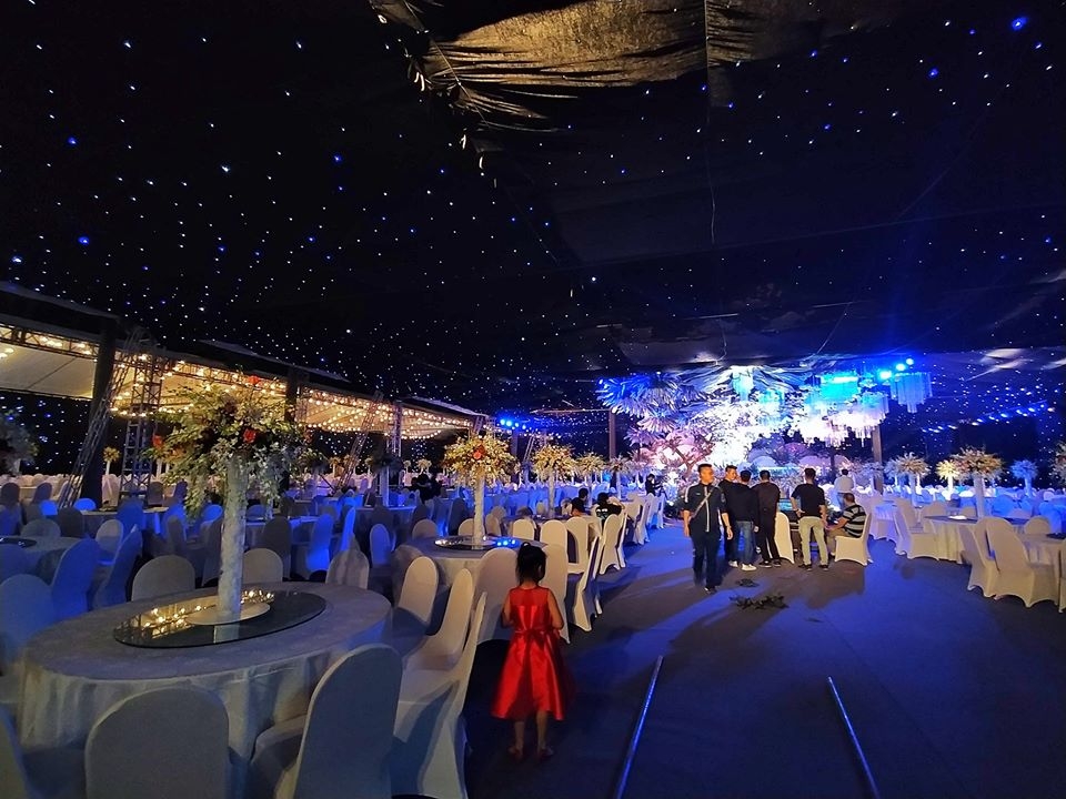 dam cuoi xa hoa nhat dat mo tien trang tri het 25 ty dong hon 30 trieu mot mam co