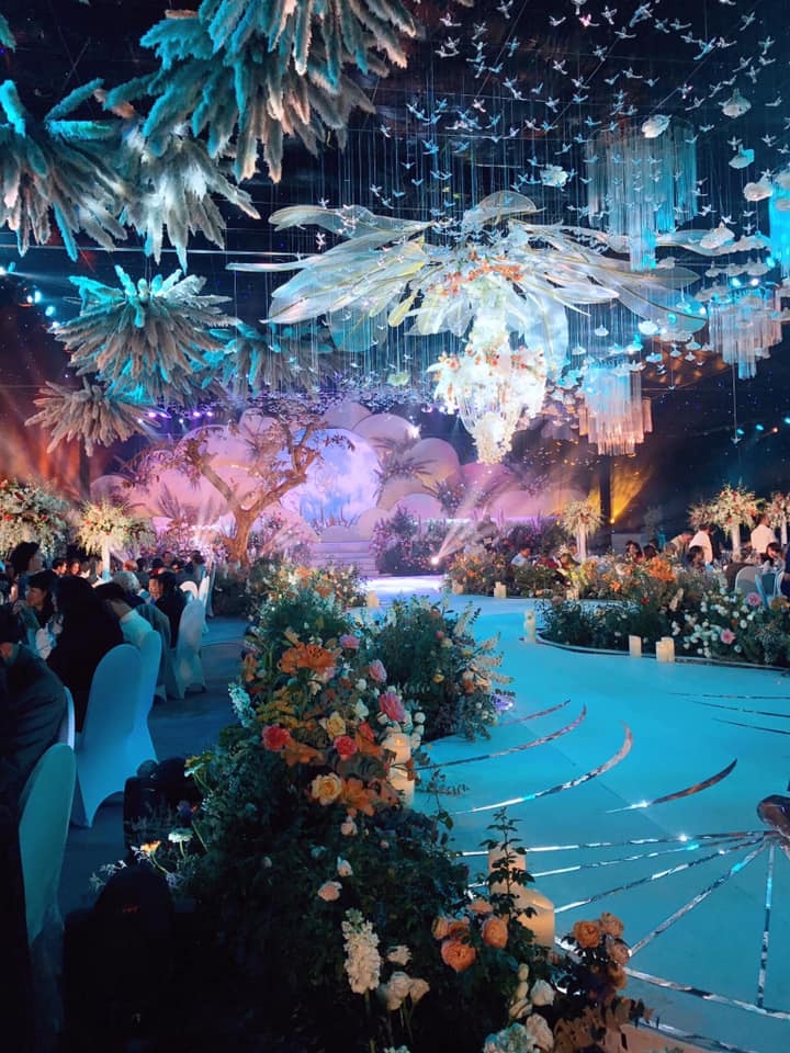 dam cuoi xa hoa nhat dat mo tien trang tri het 25 ty dong hon 30 trieu mot mam co