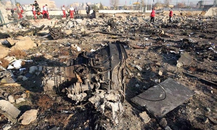 hai nguoi may man thoat chet trong vu roi may bay cua ukraine tai iran