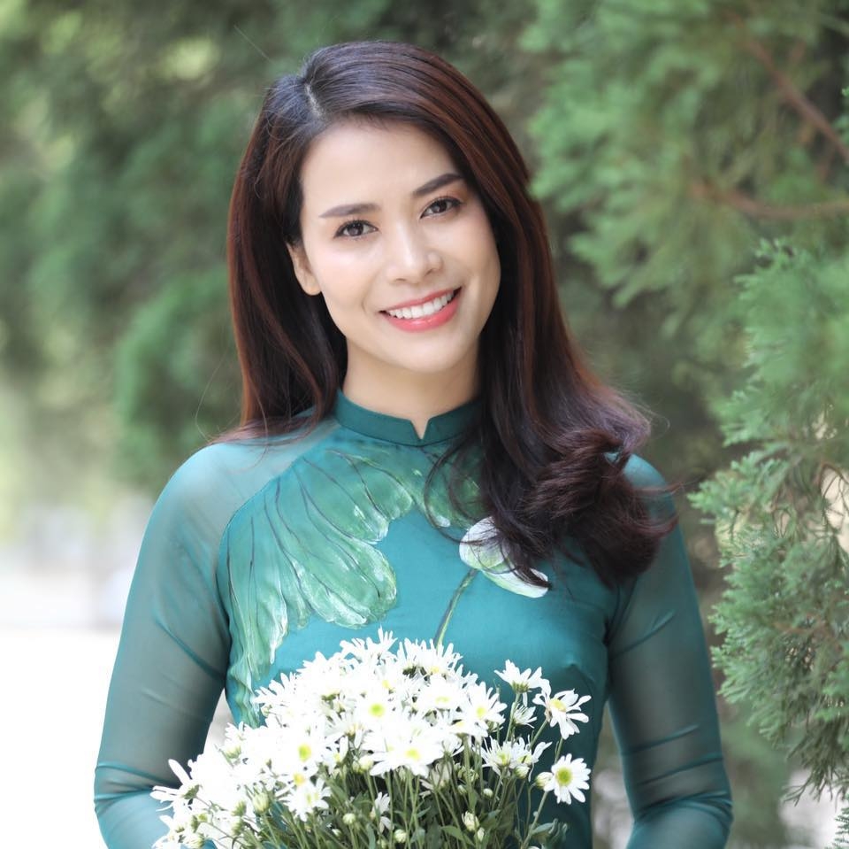 nhan sac ban gai moi kem 17 tuoi cua nghe si chi trung
