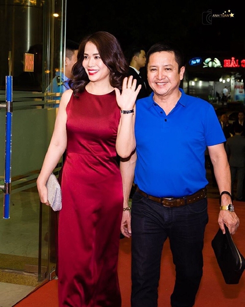 nhan sac ban gai moi kem 17 tuoi cua nghe si chi trung