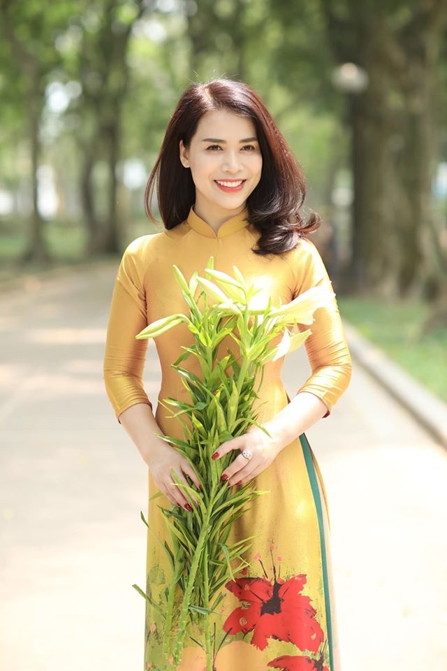 nhan sac ban gai moi kem 17 tuoi cua nghe si chi trung