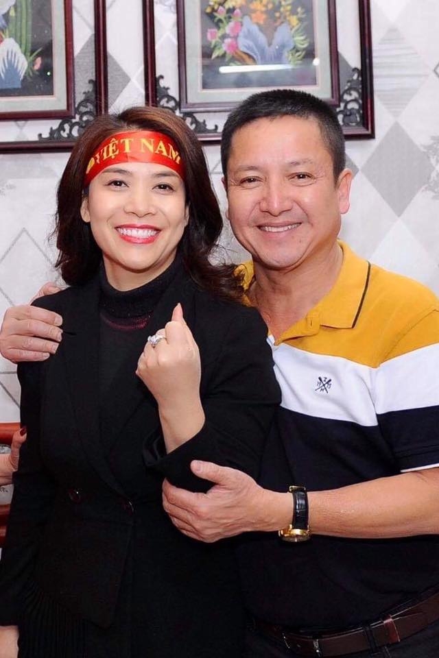 nhan sac ban gai moi kem 17 tuoi cua nghe si chi trung