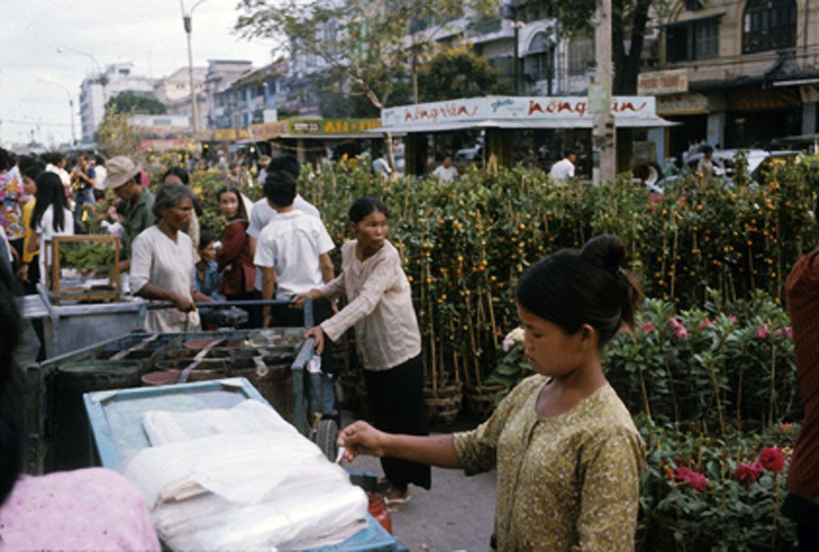 anh mau hiem ve cho hoa ngay tet o sai gon nhung nam 60