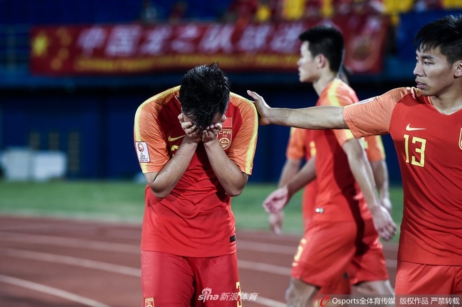 thua ca 3 tran o giai u23 chau a cau thu trung quoc oa khoc nuc no