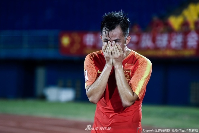 thua ca 3 tran o giai u23 chau a cau thu trung quoc oa khoc nuc no