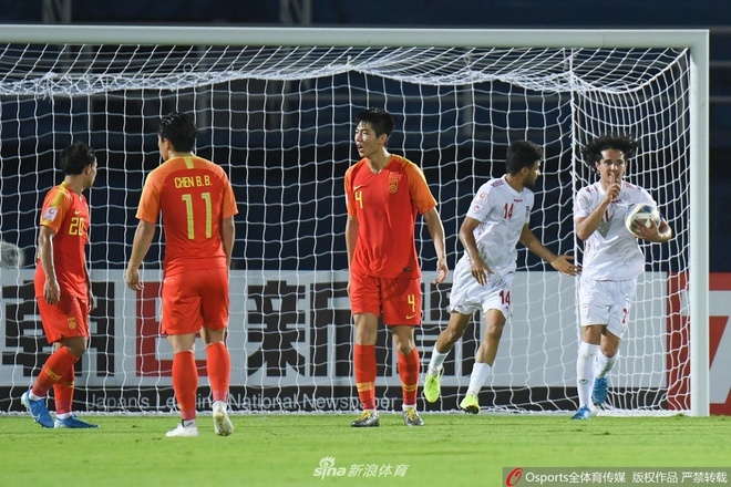 thua ca 3 tran o giai u23 chau a cau thu trung quoc oa khoc nuc no